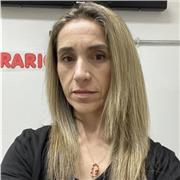 Profesora de apoyo en lectoescritura y habilidades de comprensión